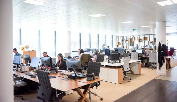 5 Call Centre Trends for 2020 office
