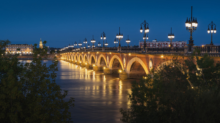 5 French Rivers Perfect for Boating Holidays bordeaux