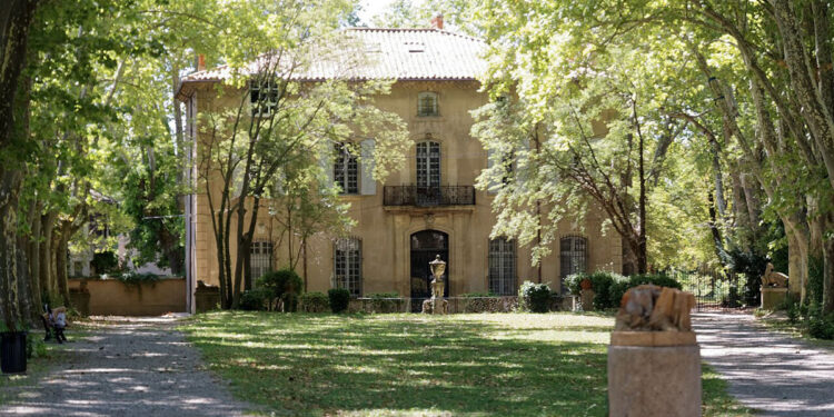 A Brush with Cézanne in Aix-en-Provence, France – Travel Review Aix-Bastide_du_Jas_de_Bouff