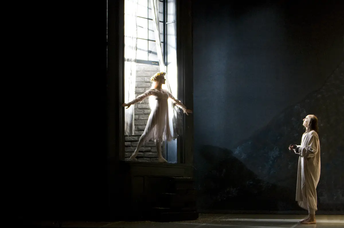 A Christmas Carol [Northern Ballet] – Review – Sheffield Lyceum