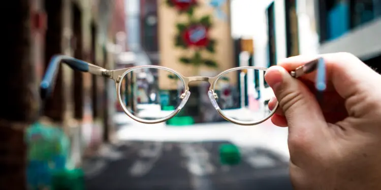 A Guide to Choosing the Right Eyewear for You main