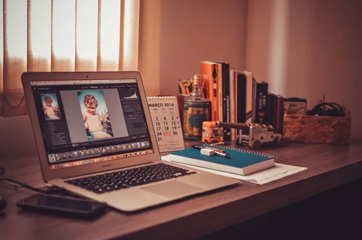 A Photographer's Basic Guide to Printing Premium-Quality Photos print printer photo-papers desk