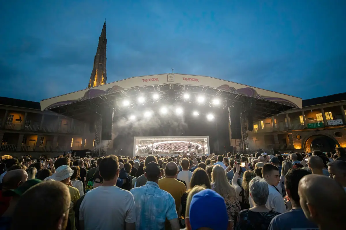 Air – Live Review – Halifax Piece Hall (2)
