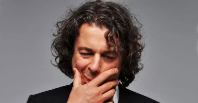 Alan Davies – Live Review – Dewsbury Town Hall (1)