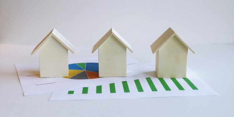 Balancing Risk With Reward When Investing in Property (2)