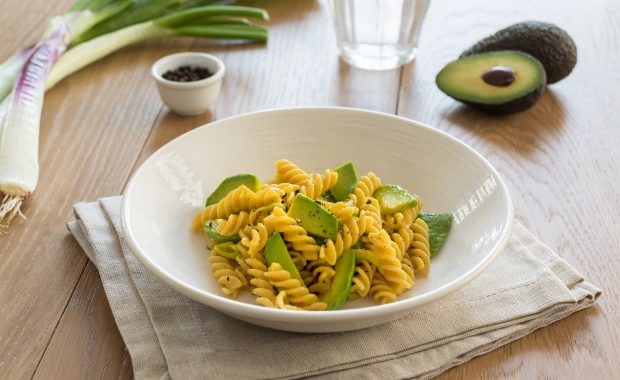 WHOLEGRAIN FUSILLI WITH AVOCADO CARBONARA