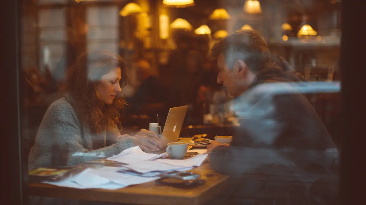 Before You Mix Business with Love Key Pros and Cons to Consider (1)