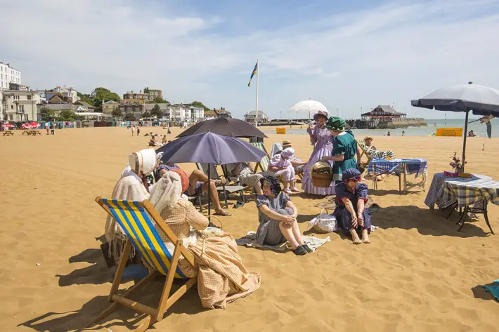 Broadstairs in Kent, Royal Albion Hotel and The Yarrow – Review dickens festival