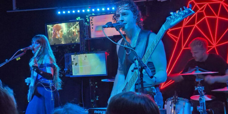 Calva Louise – Live Review – Hyde Park Book Club, Leeds (1)