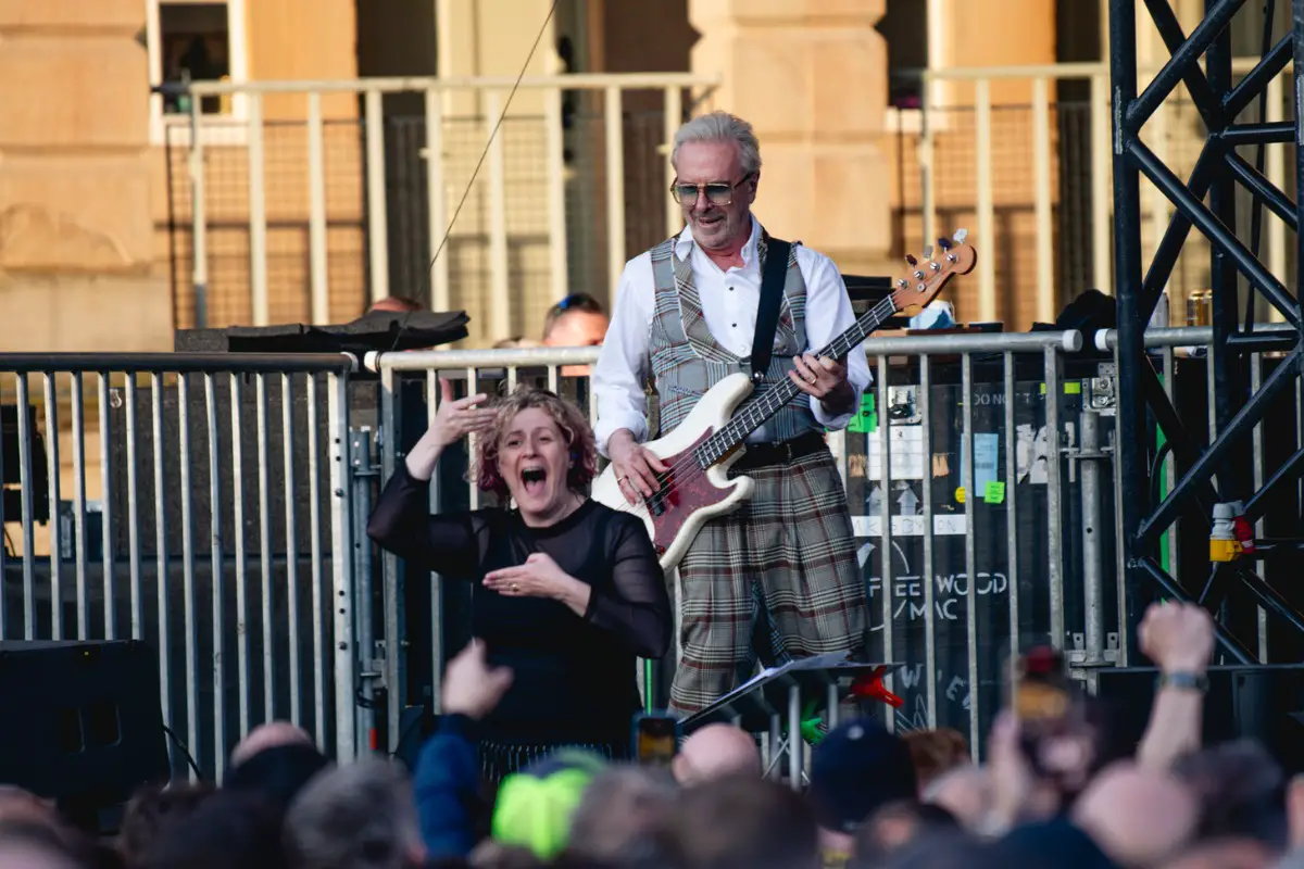 Crowded House Live Review Piece Hall Halifax 