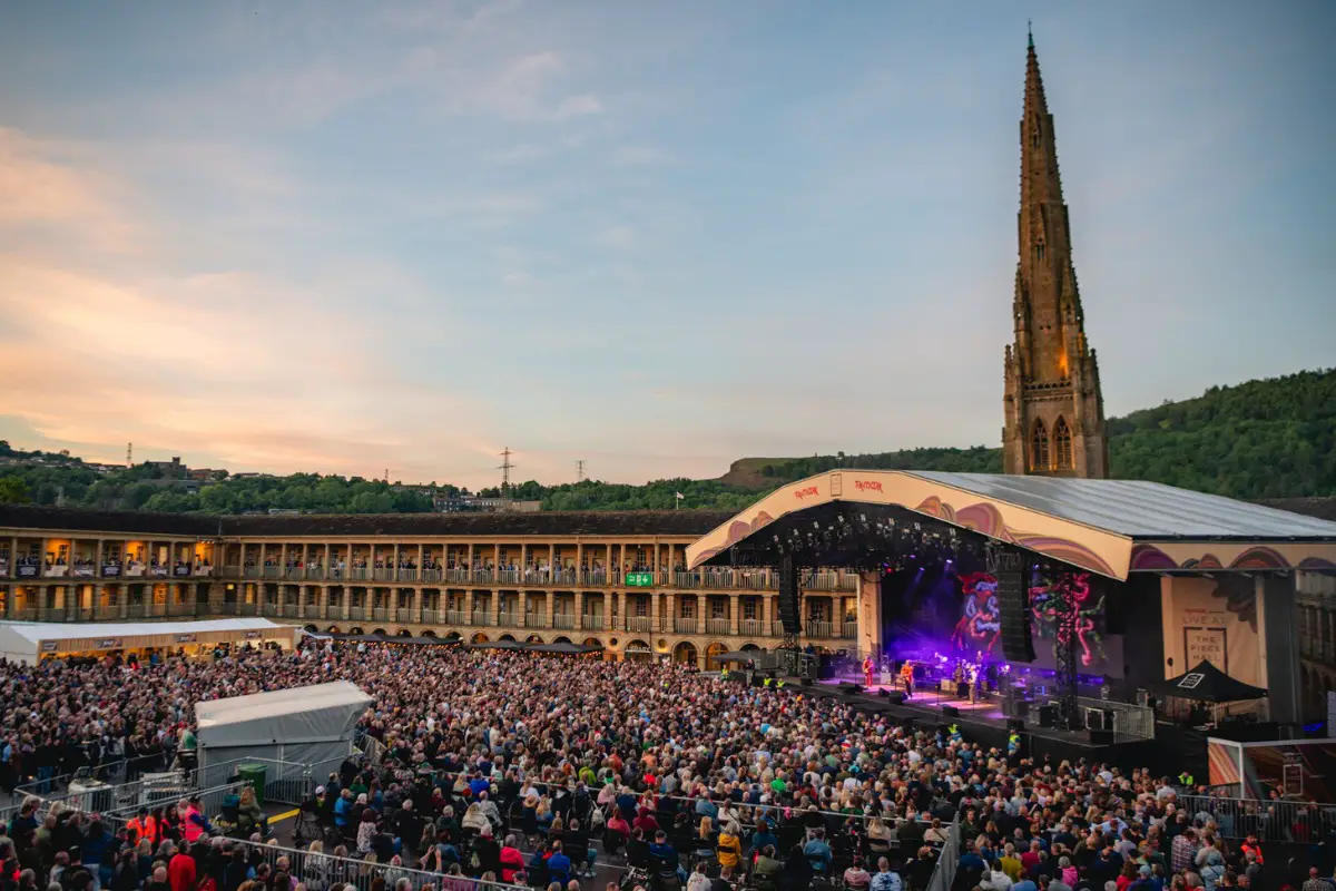 Crowded House Live Review Piece Hall Halifax 