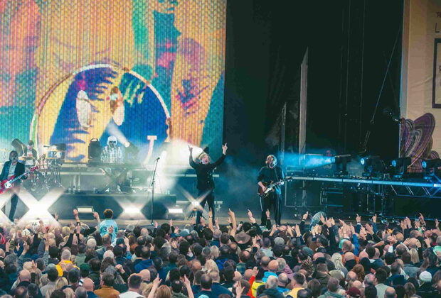 Embrace Live Review The Piece Hall Halifax