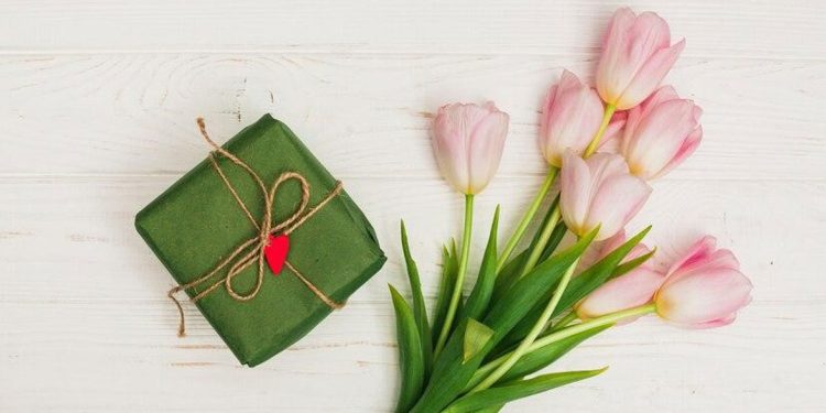 Extravagant Ways to Congratulate Your Beloved One With a Creative Floral Fift (2)