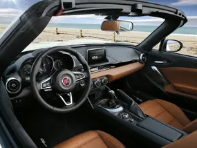 FIAT 124 spider review interior