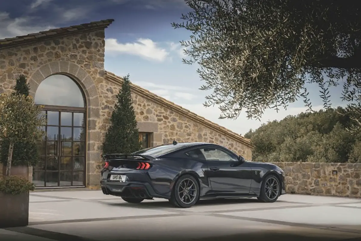 Ford Mustang Dark Horse