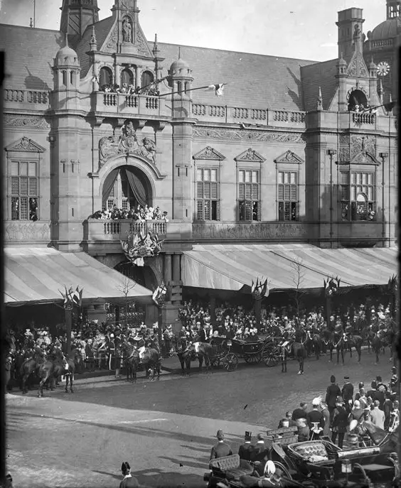 Historic Images of Sheffield City Centre queen victoria