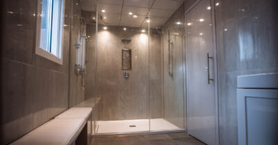 How Enclosed Shower Spaces Improve Warmth and Privacy (2)