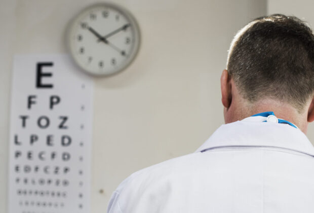 How To Choose An Eye Doctor main