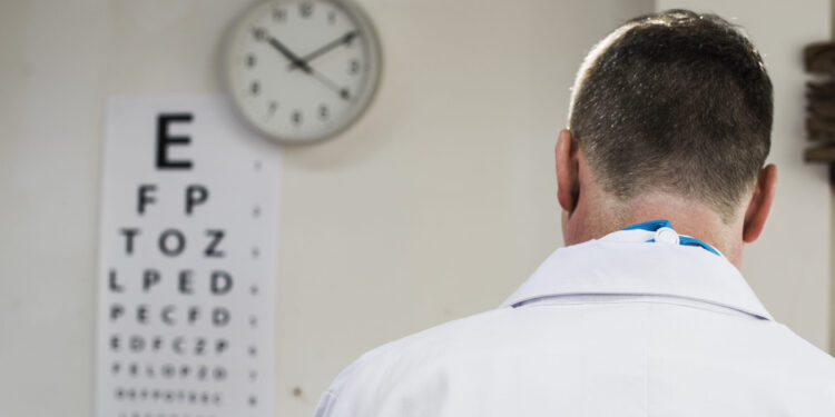 How To Choose An Eye Doctor main