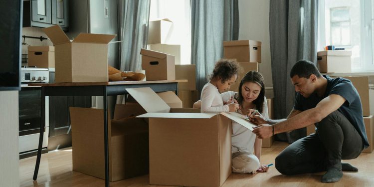 How to Declutter Before Moving House (1)