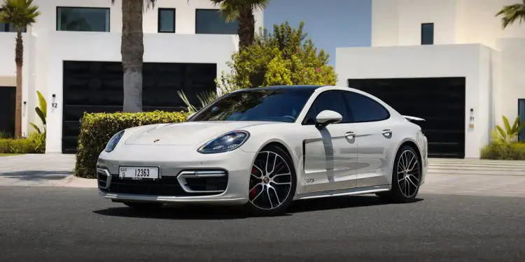How to Rent a Car for a Wedding in Dubai (1)