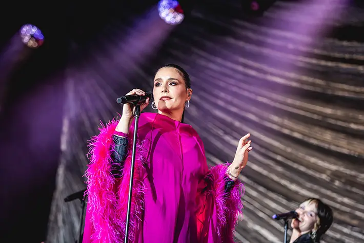 JESSIE WARE AT THE PIECE HALL 2