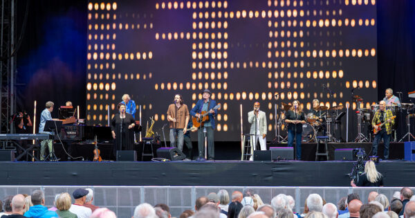 James Taylor – Live Review – Scarborough Open Air Theatre