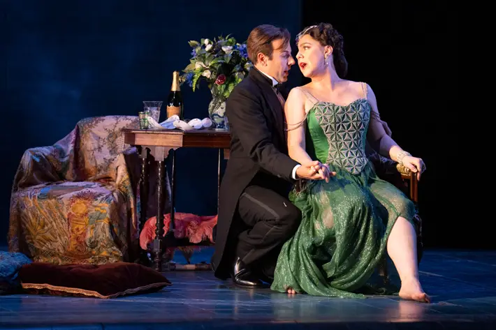 La Traviata [Opera North] – Review – Leeds Grand Theatre north