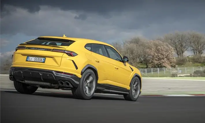 Lamborghini Urus – Review rear