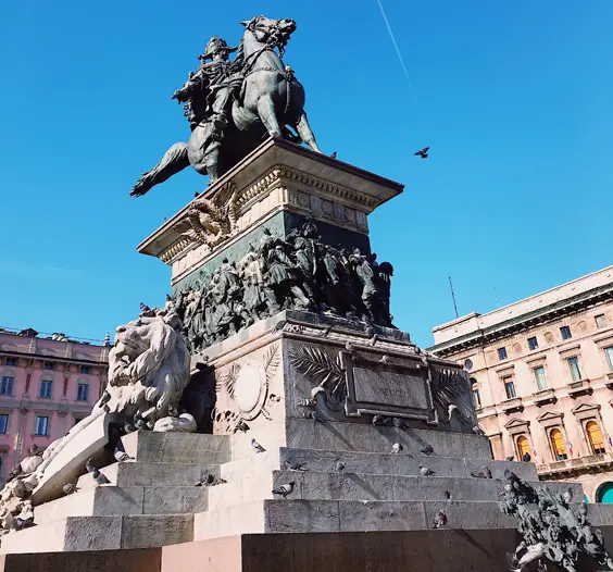 Moving from the UK to Milan as an Expat statue