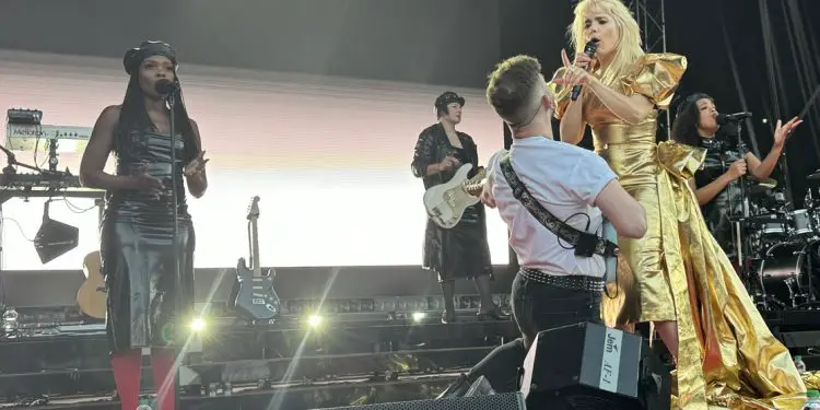 Paloma Faith Live Review Millennium Square, Leeds (3)