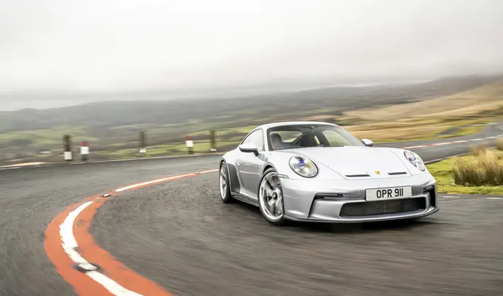 Porsche 911 GT3 with Touring Package – Review interior car