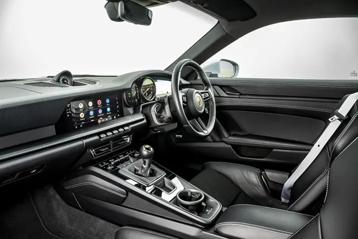 Porsche 911 GT3 with Touring Package – Review interior