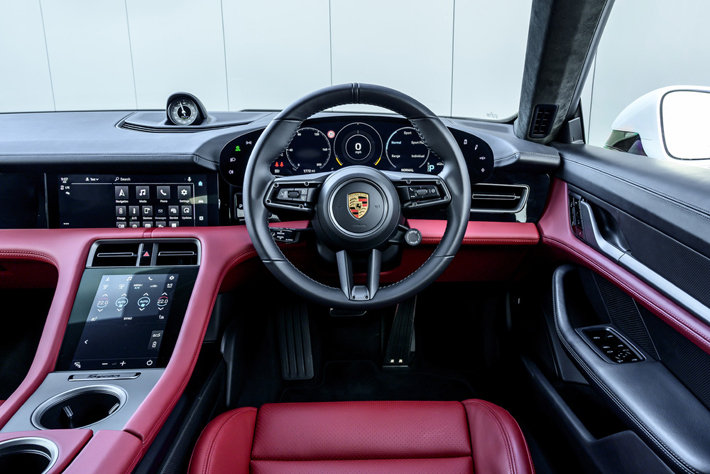 Porsche Taycan Turbo S – Review interior