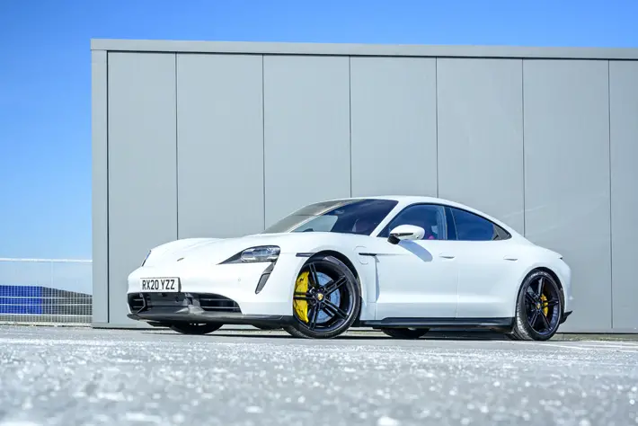 Porsche Taycan Turbo S – Review side