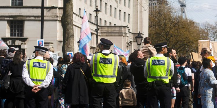 Removing Bad Police Officers from Force Could Take Years, London Police State (1)