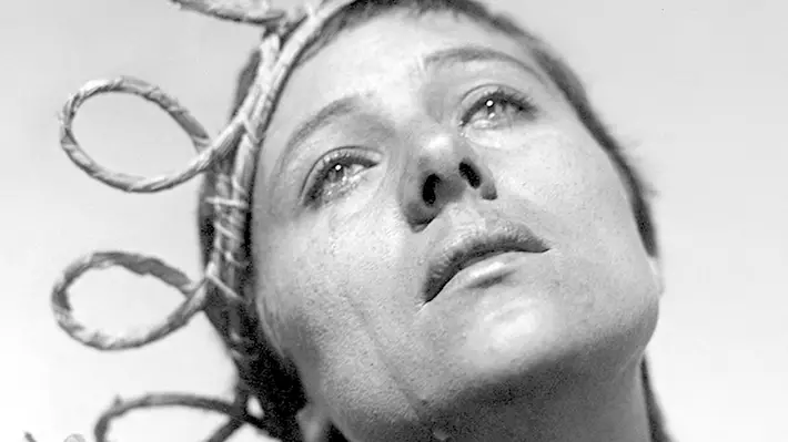 Renée Jeanne Falconetti in The Passion of Joan of Arc 02