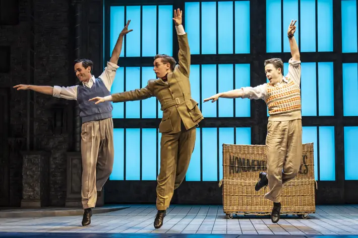 Singin’ in the Rain – Review – Sheffield Lyceum Theatre sam lips