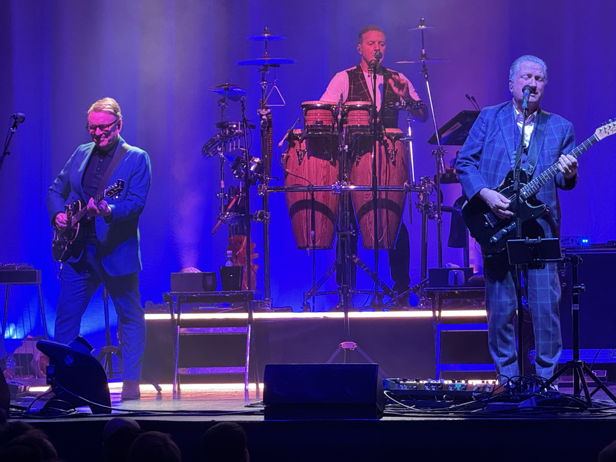 Squeeze – Live Review – Halifax Victoria Theatre (2)