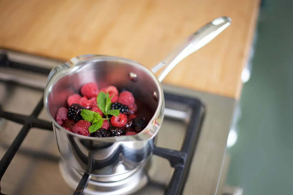 Stellar Profile 5 Piece Draining Saucepan Set