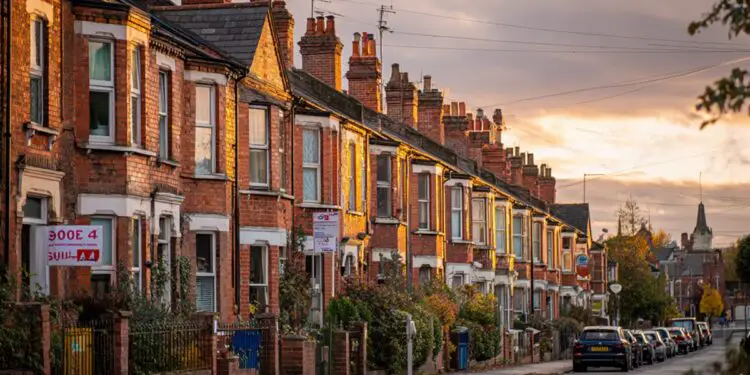 The Effects of Recent Interest Rate Drops on the UK Housing Market (2)
