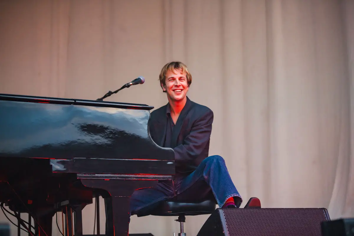 Tom Odell Live Review Piece Hall, Halifax (1)