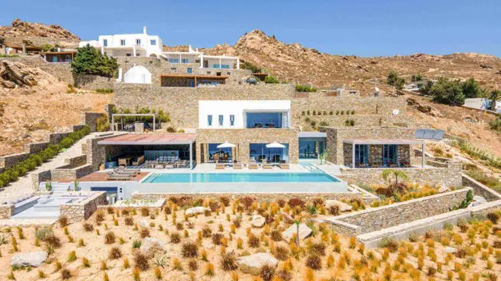 Top 3 Luxury Villas For Large Groups in Mykonos for This Summer 1