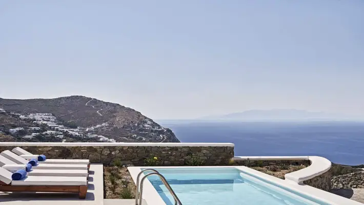 Top 3 Luxury Villas For Large Groups in Mykonos for This Summer 2