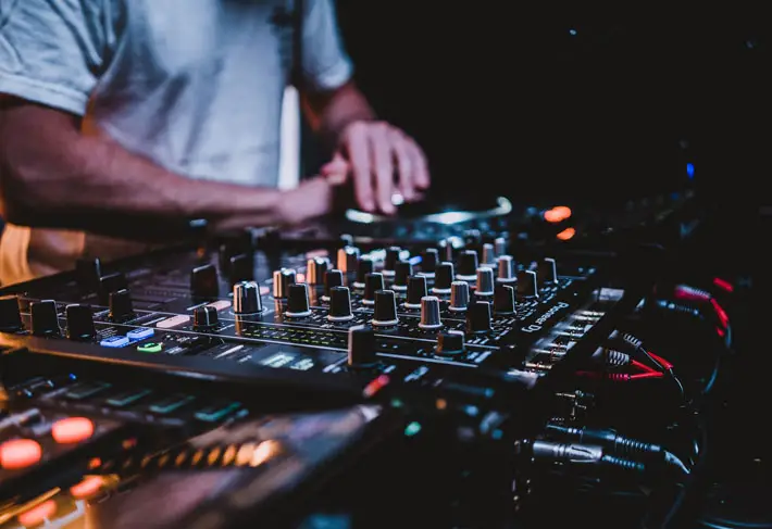 Top Tips for Starting a Side Hustle dj