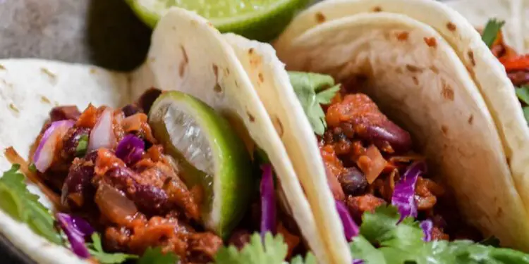 Vegan Mutti Chilli bean tacos