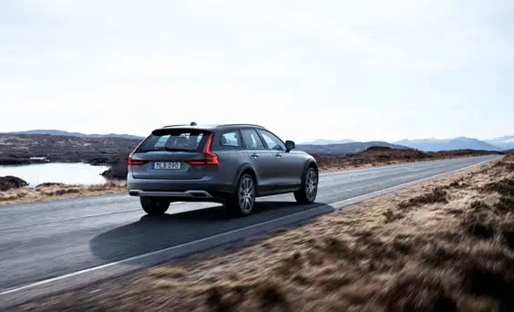 Volvo V90 Cross Country review rear view