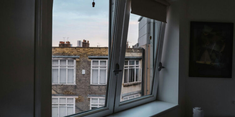What Homeowners Should Know Before Replacing Windows