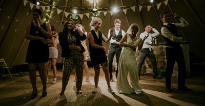 What You Need to Know About Guest Entertainment At Your Wedding (1)
