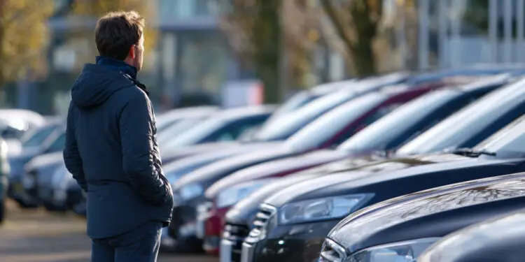 What are the Pros and Cons to Leasing and Buying a Used Car (2)